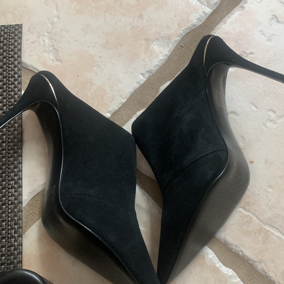 DKNY suede mules in excellent/new condition - Picture 4 of 5